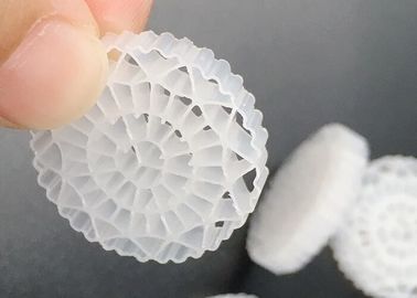 Mua PE63 hình hoa MBBR Bio Media Với diện tích bề mặt lớn 1200m2/m3 diện tích bề mặt online manufacture
