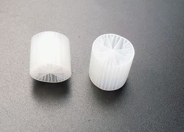 Mua Màu trắng MBBR Filter Media Virgin HDPE vật liệu 15 * 15mm Kích thước Bio Media cho ao cá online manufacture