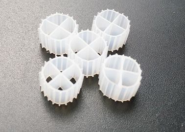 Mua Màu trắng 11 * 7mm K1 Bio Filter Hdpe Mbbr Bio Carrier Floating Bioballs online manufacture