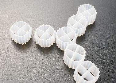 Mua PE chống sốc Aquariums MBBR Filter Media màu trắng FDA mang 11 * 7MM MBBR Biofilm Carrier online manufacture