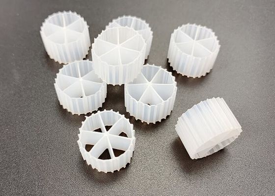 Mua Màu trắng FDA Vật liệu HDPE an toàn Di chuyển giường lò phản ứng Biofilm Tuổi thọ 15 năm online manufacture