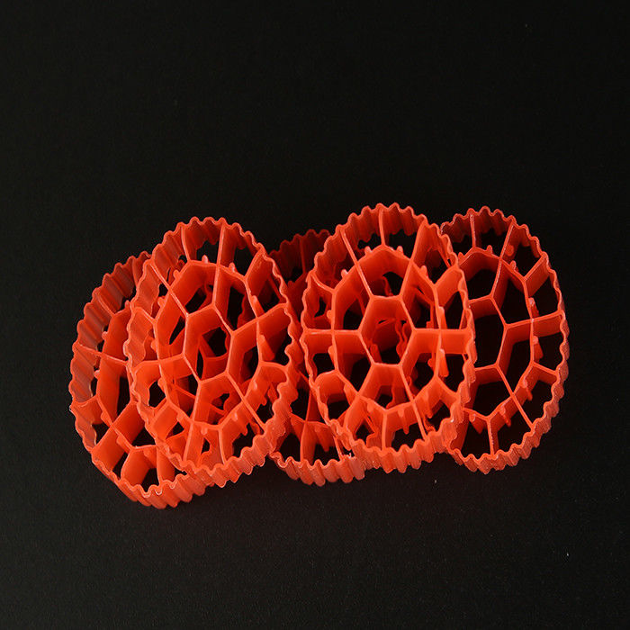 Đỏ / vàng nhựa MBBR Bio Media K1 500 m2/m3 Vùng bề mặt với màu trắng