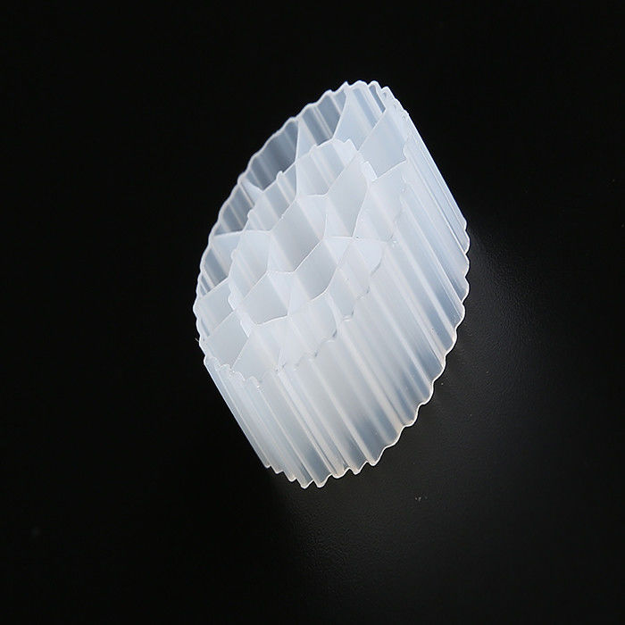 Phương tiện truyền thông MBBR màu trắng với vật liệu HDPE nguyên chất và kích thước 25 * 12mm cho xử lý nước thải