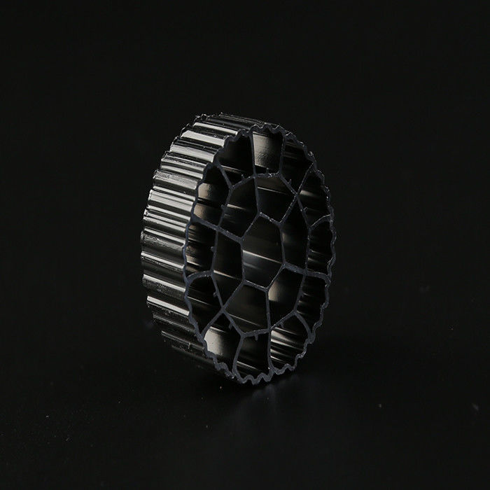 Màu đen MBBR Bio Media với Carbon hoạt động và vật liệu HDPE nguyên thủy