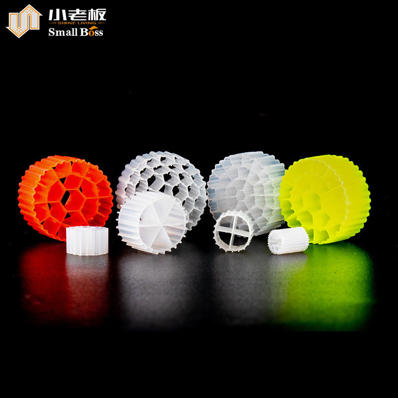 Nhựa màu đen Koi Kaldnes Filter Media Khả năng chống va chạm tốt cho nuôi trồng thủy sản