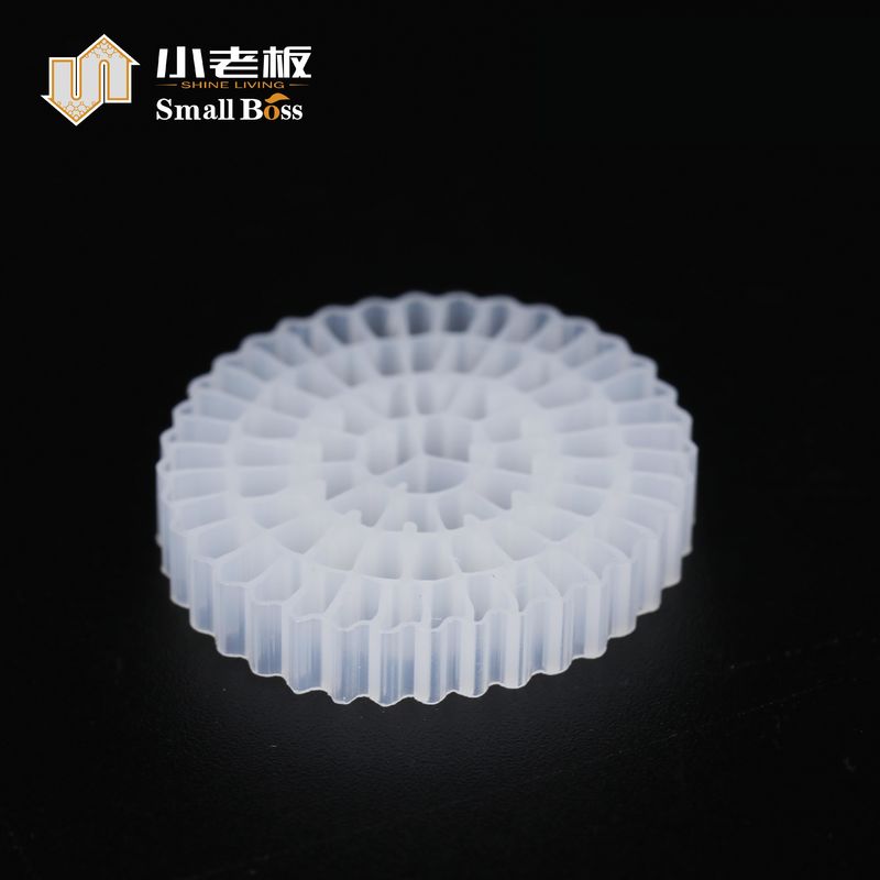 Mẫu 75 lỗ Vùng bề mặt lớn Màu trắng MBBR đáng tin cậy Biô môi trường lọc cho RAS