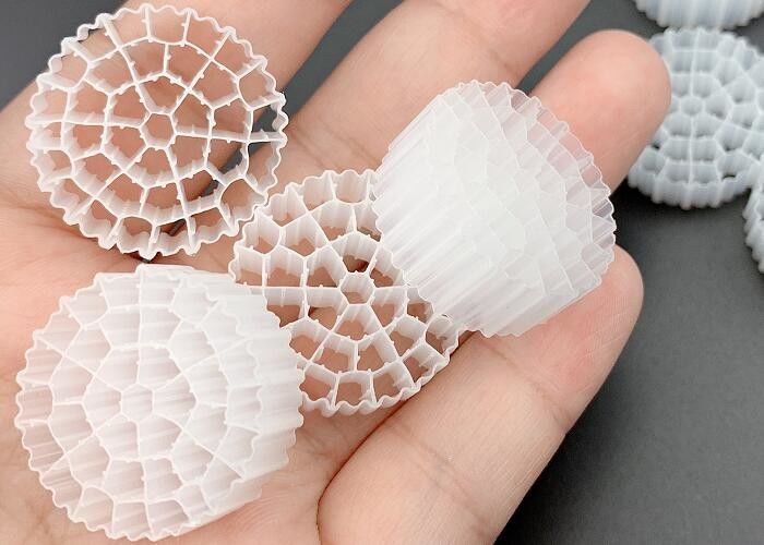 Màu trắng 25 * 10MM PE Mbbr Phương tiện lọc nổi