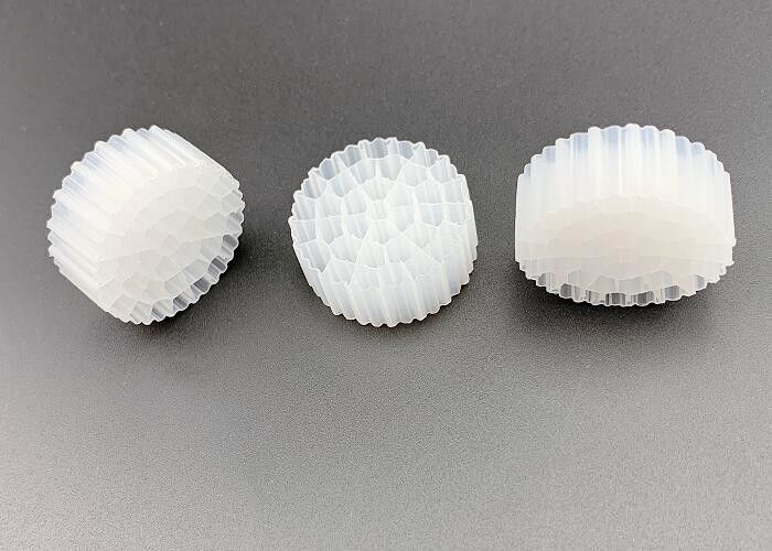 Màu trắng 25 * 10MM PE Mbbr Phương tiện lọc nổi