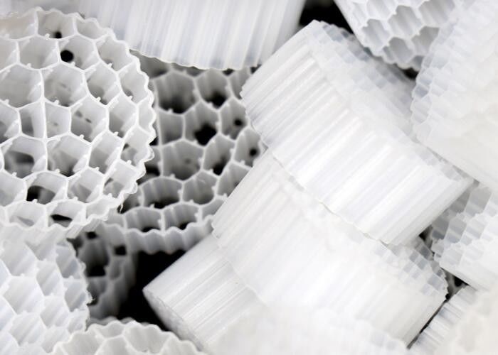 PE38 Mbbr Bộ lọc 25 * 4mm Hdpe An toàn Di chuyển giường Bộ lọc phương tiện Diện tích bề mặt lớn