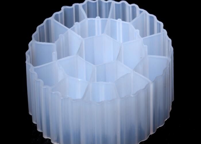 Nhựa MBBR Bio Media HDPE K3 Aquaponics Filter Media 500 m2/m3 fda vật liệu an toàn Biopipe Biocell Balls