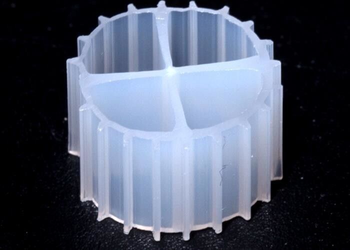 Màu trắng Plastic Filter Media Virgin HDPE vật liệu MBBR Bio Balls cho RAS