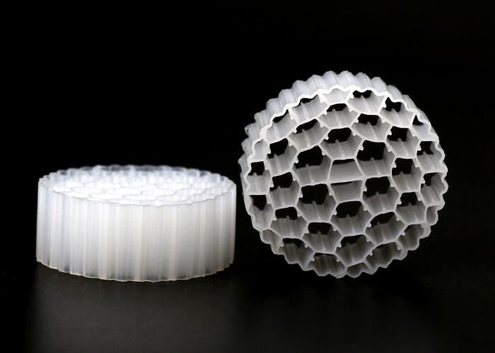 Di chuyển giường Biofilm lò phản ứng MBBR Carrier Bio Balls cho xử lý nước hóa học