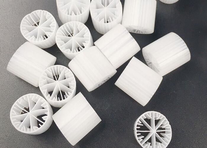 Xử lý nước bể vô khí thân thiện với môi trường MBBR Bio Media 15 * 15mm Vùng bề mặt lớn