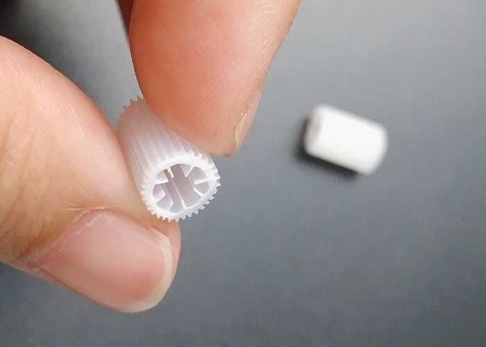 Mbbr Biofilm Carrier cho bể sinh hóa với giường di chuyển 5 * 10mm vật liệu hông