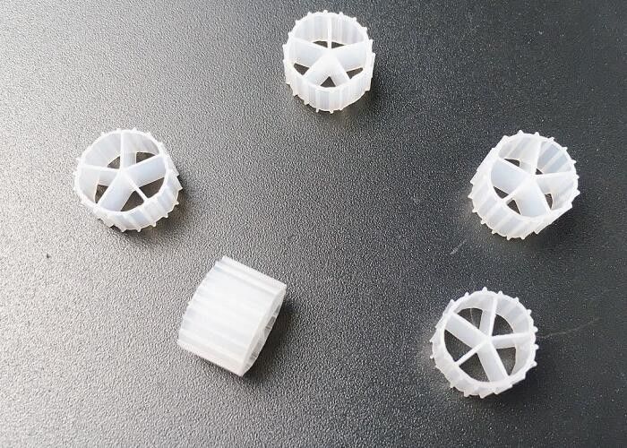 Trong kho K1 Nhà máy xử lý nước MBBR 10 * 7mm Biocell Mbbr Filter Media