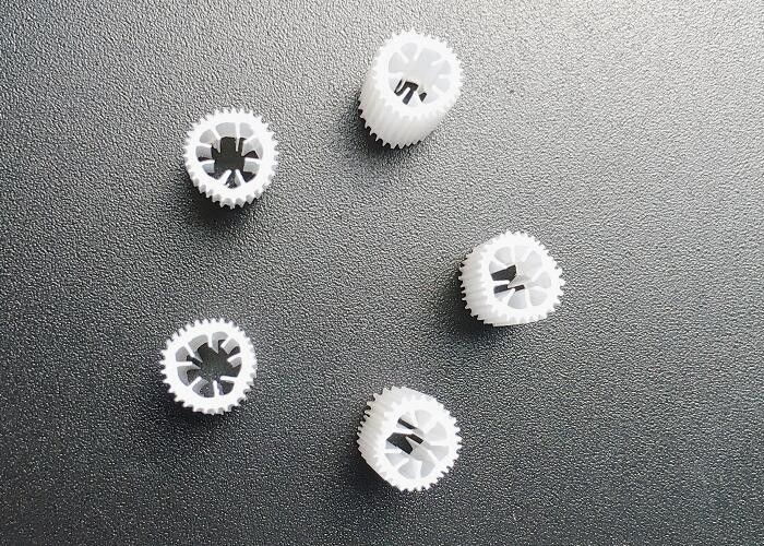 Công nghiệp Hdpe Filter Media HIPS Vật liệu 5 * 5mm Kích thước Chứng nhận SGS Màu tùy chỉnh