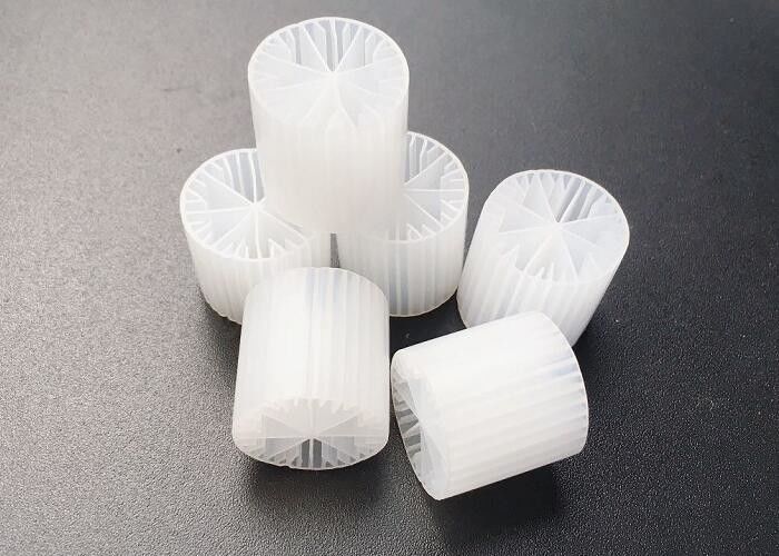 Phân phối lò phản ứng giường 15 * 15mm MBBR xử lý nước Biomedia cho bể thiếu khí