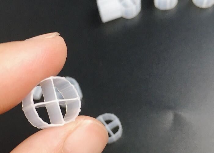 HIPS màu trắng Plastic Bio Media, Di chuyển giường Biofilter 12 * 9mm kích thước