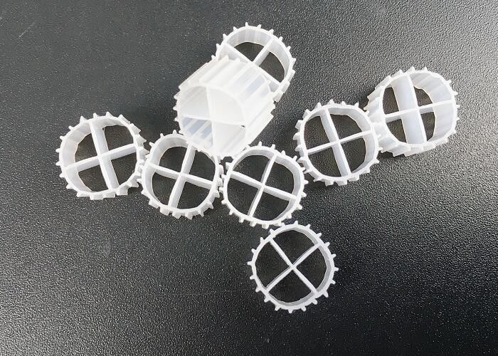 Vật liệu HDPE nguyên chất Kaldnes K1 Filter Media Bio Balls cho bể cá