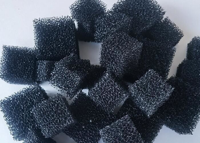 Các chất chứa polyme xốp để xử lý nước Màu đen Vùng bề mặt lớn