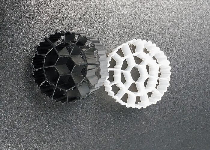 Nhựa MBBR Bio Media HDPE K3 Aquaponics Filter Media 500 m2/m3 fda vật liệu an toàn Biopipe Biocell Balls