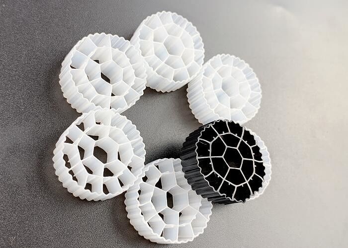 Nhựa MBBR Bio Media HDPE K3 Aquaponics Filter Media 500 m2/m3 fda vật liệu an toàn Biopipe Biocell Balls