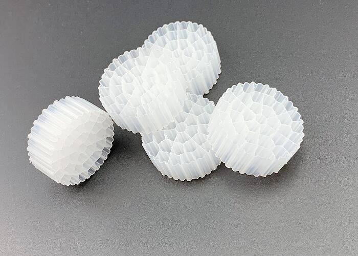Điều trị nước Vùng bề mặt lớn MBBR Biocell Filter Media 25*10MM