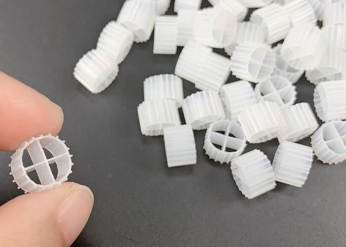 11 * 7mm màu tự nhiên và nguyên chất HDPE nguyên chất MBBR Biofilm Carrier Manufacturer