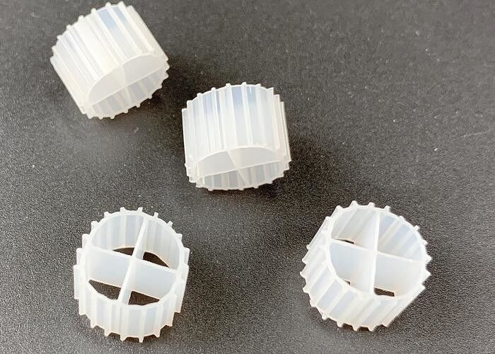 11 * 7mm MBBR Bio Filter Media K1 với màu trắng và nguyên chất HDPE