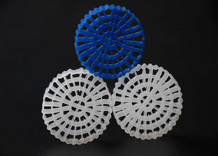 Dòng lọc nước thải Phân liệu lọc nhựa MBBR HDPE biomover lớn 1200 m2/m3 Vùng bề mặt