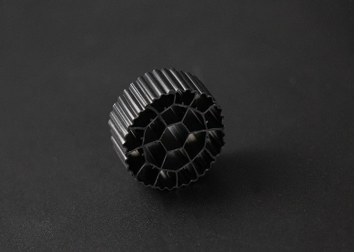 Vật liệu HDPE Virgin MBBR Filter Media Biofilter 25mm X12mm Kích thước 600 m2/m3 diện tích bề mặt