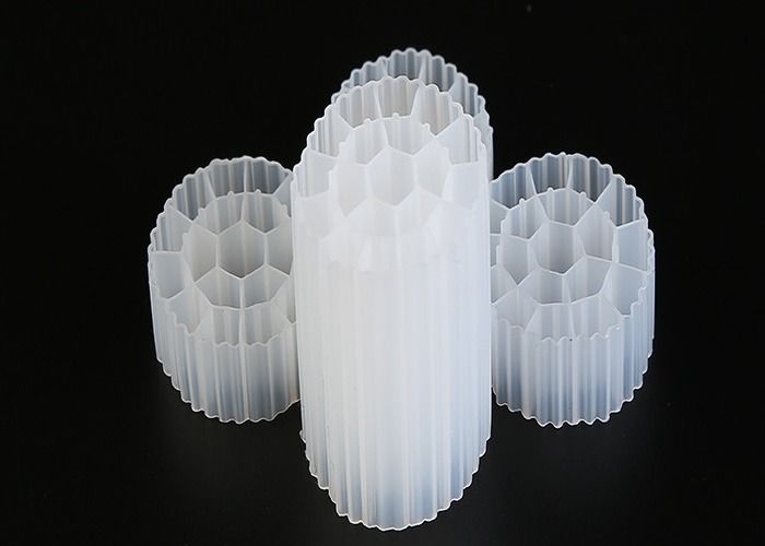 Vật liệu HDPE nguyên chất MBBR Phân liệu lọc nhựa Màu trắng Cho xử lý nước thải