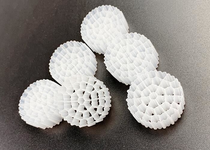 Thiết bị thông khí môi trường sinh học nhựa IFAS MBBR K1 Filter Media Màu trắng