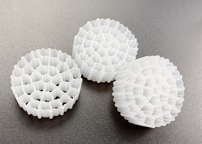 Virgin HDPE 25 * 10MM Màu trắng MBBR Phân liệu lọc nhựa Vùng bề mặt lớn