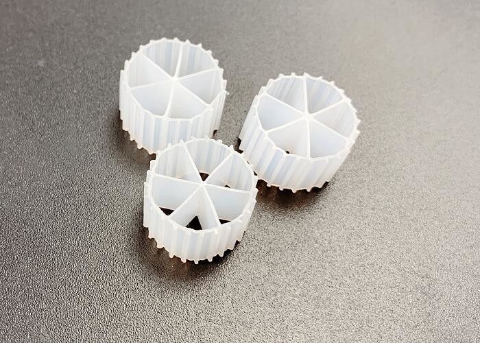 IFAS HDPE Màu trắng MBBR Di chuyển giường lò phản ứng Biofilm Bồn thông khí loại bỏ cá ngừ