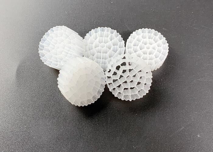 PE37 Màu trắng Di chuyển giường Biofilm lò phản ứng A / O Công nghệ COD BOD Di chuyển